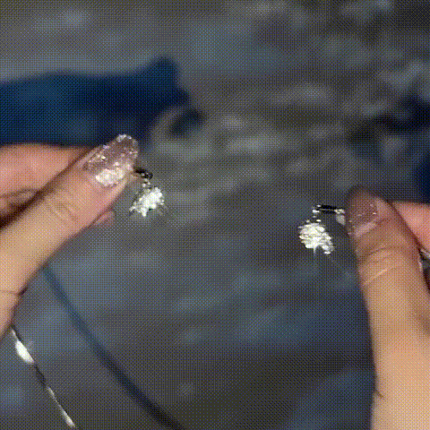 đKreativt magnetiskt kĂ€rlekshalsband - symboliserar kĂ€rlek och romantik