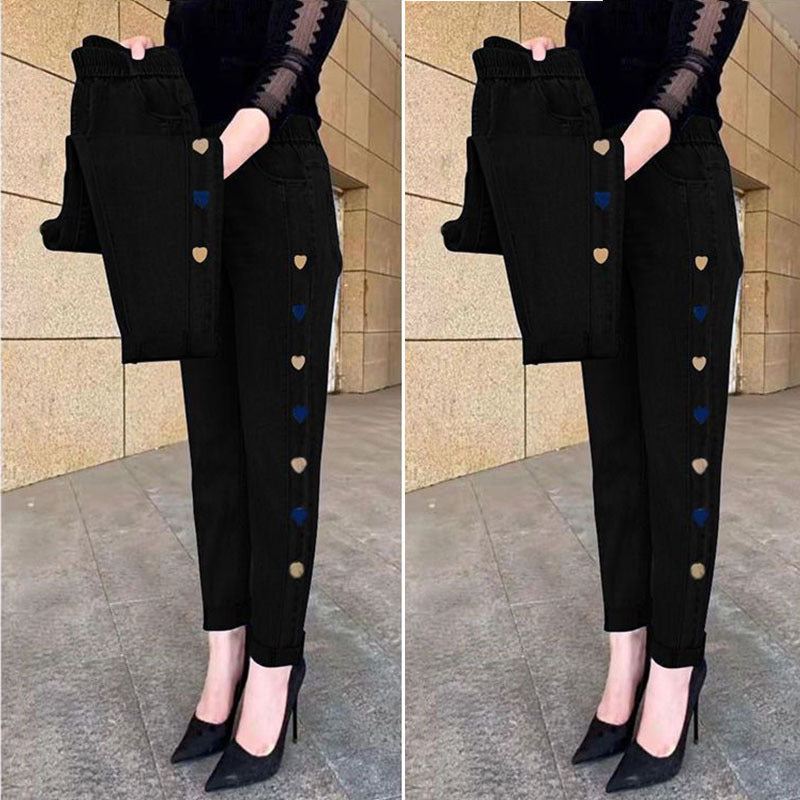 🔥 Kvinnors högelasticitet hjärtmönster broderade jeans