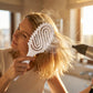 💇‍♀️✨ 50 % RABATT NU! 🌿 Ventilerad Hårborste med Vildsvinsborst – Hjälper till att Forma, Släta & Definiera Lockigt Hår 💕